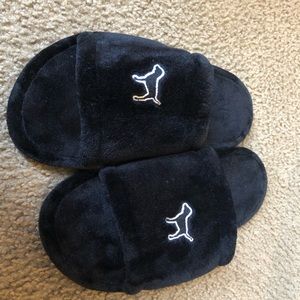 PINK SLIPPERS SIZE L (9-10)